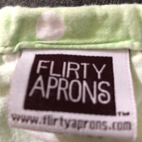 Child’s apron - Picture 7 of 8